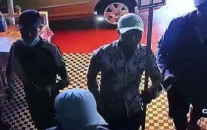 Nhóm giang hồ đập phá quán cà phê, truy sát nhân viên vì không đóng tiền bảo kê ở Sài Gòn