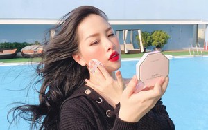 Chị dâu Bảo Thy ôm bụng bầu tình tứ bên ông xã, nhưng bức ảnh trang điểm bên bể bơi mới hút sự chú ý