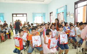 Trẻ em làng SOS Đà Nẵng: "Cảm ơn các cô chú Vietjet"