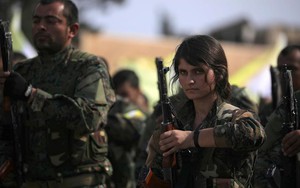 24h qua ảnh: Nữ chiến binh Syria tham gia chiến dịch diệt IS