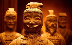Tại sao đội quân đất nung trong lăng mộ Tần Thủy Hoàng không đội mũ giáp?