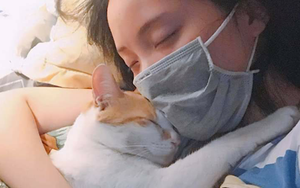 Sen bị dị ứng lông mèo còn cố nuôi “quàng thượng”, cái kết 7 năm tình bạn làm ai cũng xiêu lòng!