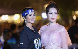 Hoa hậu H'Hen Niê xuất hiện xinh đẹp tại sự kiện Giờ trái đất ở Hà Nội