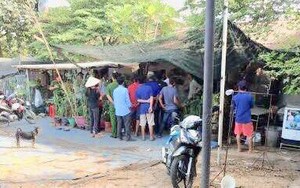 Chủ xưởng gỗ phát hiện nhân công chết trong tư thế treo cổ