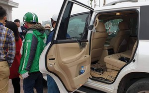 Nam thanh niên mặc áo Grab đập kính xe Lexus 570 trộm túi da