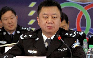 Tình cảnh trớ trêu của quan tham TQ: Đêm trước khóc rưng rức bên người tình, hôm sau "ngã ngựa"