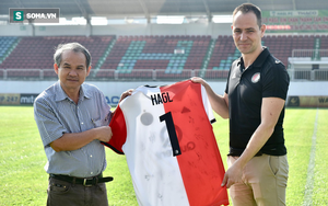 Bầu Đức hy vọng điều gì từ cú bắt tay giữa HAGL với Feyenoord Rotterdam?