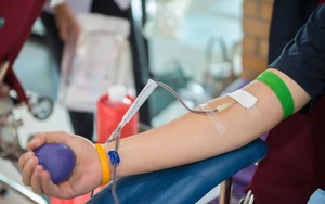 Vì sao máu hiến nhân đạo mà người bệnh truyền máu phải trả tiền: Chuyên gia Huyết học giải thích