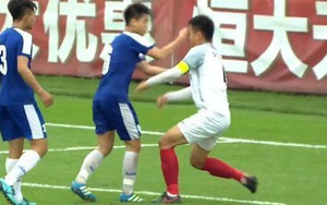 Báo TQ khen bản lĩnh của đội nhà sau khi đội trưởng lãnh cú đấm từ cầu thủ Hà Nội FC