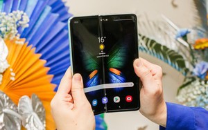 Cận cảnh Samsung Galaxy Fold: Smartphone đắt đỏ nhưng độc lạ và "xịn sò" nhất hiện nay!