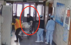 Đưa bà bầu đi viện, "yêu râu xanh" giở trò sàm sỡ ngay trên taxi