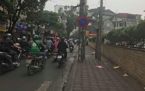 Hà Nội: Phát hiện thi thể người phụ nữ nằm cạnh xe máy lúc rạng sáng