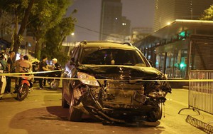 Ảnh: Hiện trường ô tô đâm liên hoàn khiến nữ lao công tử vong, nhiều người bị thương ở Hà Nội