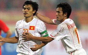 Hai cựu danh thủ Việt Nam bất ngờ đối đầu với huyền thoại Real Madrid