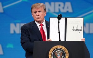 Đằng sau tuyên bố của Trump khi rút khỏi hiệp ước buôn bán vũ khí quốc tế