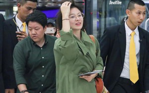 Song Hye Kyo trở lại với tóc ngắn cá tính, quay về Hàn Quốc vẫn tiếp tục lấy áo khoác che bụng