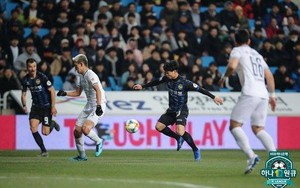 Công Phượng đăng ảnh thể hiện quyết tâm sau trận đầu tiên đá chính cho Incheon United