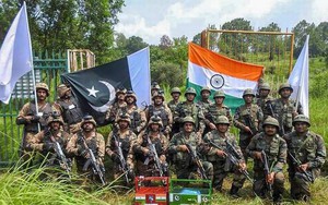 Nga - Mỹ "chơi cờ" trên lưng Ấn Độ - Pakistan: Nghèo đói vẫn phải mua thêm vũ khí