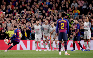 CLIP: Cận cảnh siêu phẩm đá phạt cháy lưới Liverpool của Messi