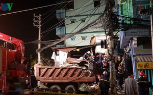 Xe ben đâm sập nhà dân ở TP HCM, 3 người nguy kịch