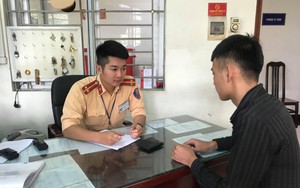 CSGT trả chiếc ví cho nam sinh đánh rơi, bên trong có 5 triệu tiền học phí và chi tiêu