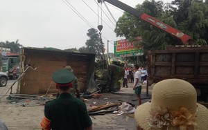 Hà Nội: Xe chở bộ đội ra thao trường bị lật, nhiều chiến sỹ bị thương