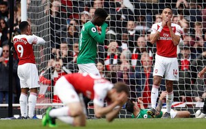 Sảy chân khó tin, Arsenal nối bước Man United "buông súng" trong cuộc đua top 4