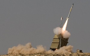 Vào lúc Iron Dome của Israel hụt hơi chặn rocket, "đội quân ăn cắp" của TQ bỗng bị réo tên