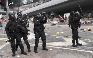 Đụng độ ở mức "bạo loạn", cảnh sát Hong Kong có nhờ quân đội TQ giúp trấn áp biểu tình?