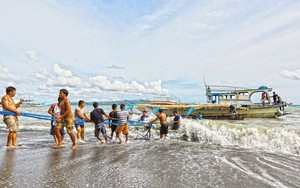 Hải quân Philippines: Chỉ có thể nhờ tàu cá Việt Nam mà ngư dân Philippines được cứu sống