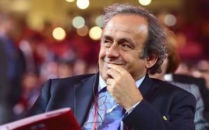 Platini: Con đường vinh quang bắt đầu bằng "đòn bẩn" khiến Beckenbauer lắc đầu cay đắng