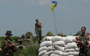 3 lính Ukraine ở Donbass bị chỉ huy bắn trọng thương: Triệt tiêu nhau vì... con "ma men"?