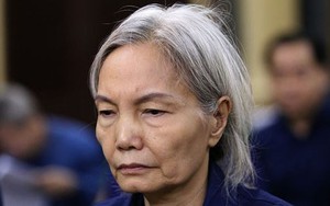 "Bà trùm" tóc bạc trắng của Ngân hàng Đông Á bị sốc, phải dìu ra ngoài khi nghe tòa tuyên án