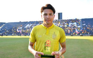 Thái Lan thua trắng Ấn Độ, cầu thủ tát Văn Hậu vẫn đường hoàng ẵm giải "xuất sắc"