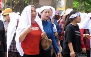 Chìm tàu cá ở Bạch Long Vĩ, trắng khăn tang đường làng ở Nghệ An
