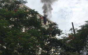 Hà Nội: Cháy tại tầng 15 tòa chung cư ở Nam Trung Yên, khói bốc ra nghi ngút