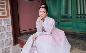 Nhan sắc trong trẻo của Sam khi diện Hanbok, dạo chơi ở Hàn Quốc