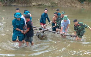 Sông cạn trơ đáy lộ ra quả bom khủng có bán kính sát thương 500m ở Nghệ An