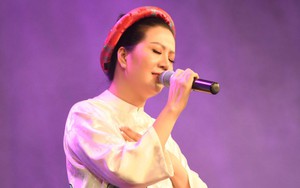 Ca sĩ Đinh Hiền Anh kêu gọi được hơn 300 triệu đồng trong đêm nhạc "Hướng về Nghệ Tĩnh"