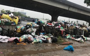 Dân tiếp tục chặn xe vào bãi rác Nam Sơn sau đối thoại, rác trong nội đô tràn xuống đường
