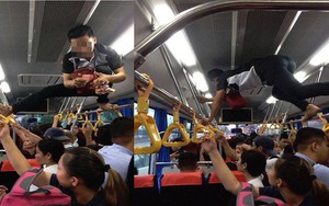 Phụ xe buýt thu tiền kiểu "người nhện" khiến nhiều khách không dám ngước lên nhìn