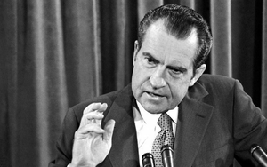 Khi quá khứ "làm khó" tương lai: Tại sao quyết định của ông Nixon khiến Mỹ thất thế trong thương chiến?