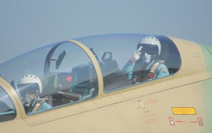 Phi công chiến đấu Việt Nam mang theo vũ khí gì khi lên tiêm kích Su-30MK2?