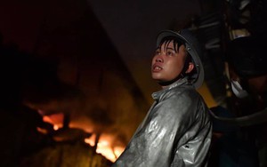 Hà Nội: Cháy dữ dội trong nhiều giờ tại nhà máy phích nước Rạng Đông