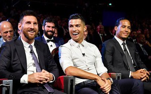 Van Dijk nhận giải thưởng, nhưng Ronaldo "chiếm sóng" bằng những lời ngọt ngào với Messi