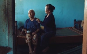 Xót xa con dâu nghèo ở vậy chăm mẹ chồng, đi thi hát chỉ để được gặp thần tượng Trấn Thành