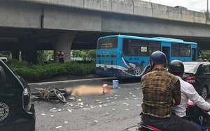 Va chạm với xe buýt, người đi xe máy bị cán tử vong giữa phố Hà Nội