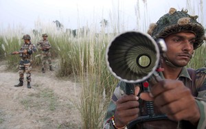 NÓNG: 6 tiếng giao tranh nghẹt thở giữa Ấn Độ và Pakistan - Hỏa lực mạnh nã tới tấp