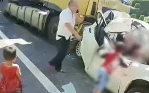 Bố mẹ qua đời trong vụ tai nạn xe hơi, cách cậu bé 6 tuổi an ủi em gái khiến ai cũng nhói lòng