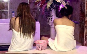 7 cô gái khoả thân kích dục cho khách trong các "động" massage trá hình ở Sài Gòn